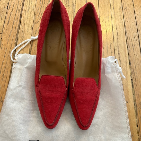 Tod’s Red Suede Studded Accents Kitten Heel Pumps Size 7.5 - Picture 1 of 4